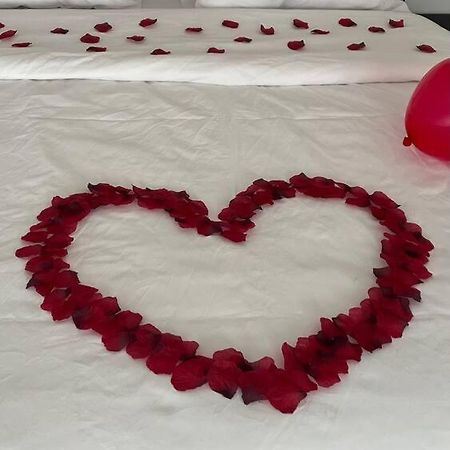 Suite « Body Love » - Jacuzzi Privatif Créteil Exterior foto