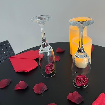 Suite « Body Love » - Jacuzzi Privatif Créteil Exterior foto