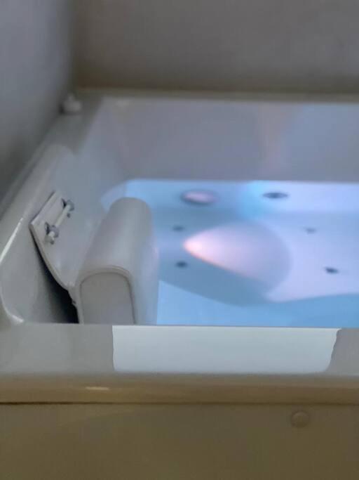 Suite « Body Love » - Jacuzzi Privatif Créteil Exterior foto