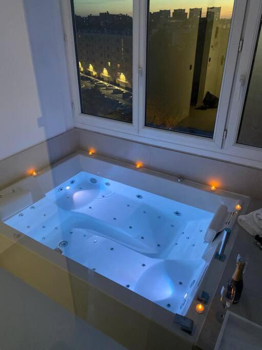 Suite « Body Love » - Jacuzzi Privatif Créteil Exterior foto